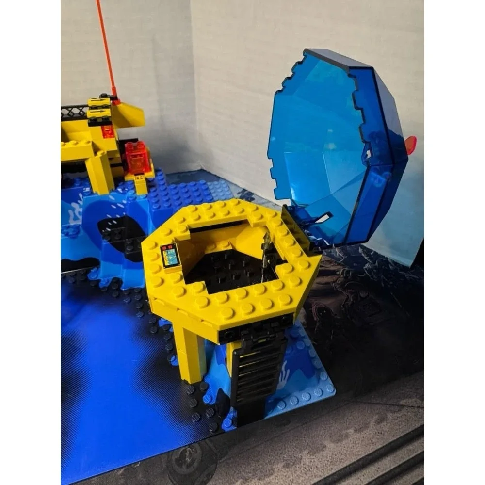 LEGO Aquazone Neptune Discovery Lab 6195 - Incomplete Missing Parts No Box/Manua